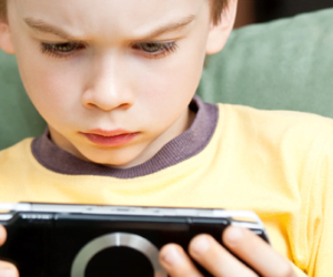 enfants internet 300x250 - Mountassir, victime colatérale de la guerre ADSL?