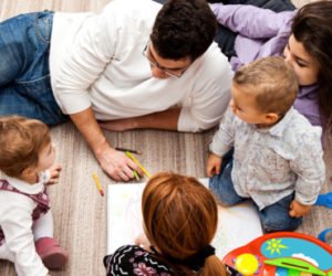 parents famille 300x250 - Education : Les études plus importantes que la religion!