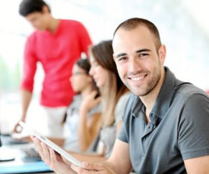 jeunes actifs 300x250 - Crédit jeune entreprise: le gouvernement lance Al Forssa, la version post-Covid d'Intilaka