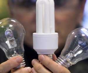 lampes basse consommation 300x250 - 9 millions d'ampoules LBC installées dans les foyers