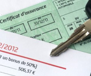 assurance auto 300x250 - L'assurance auto vendue illégalement en banque!