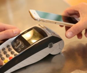paiement sans contact 300x250 - Le taux d’activation du paiement mobile reste limité au Maroc selon Bank Al Maghrib
