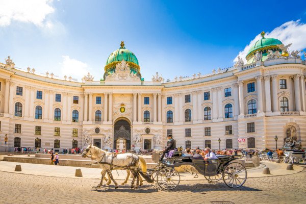 Fiaker vor Alter Hofburg – Consonews - Premier site consommation au Maroc