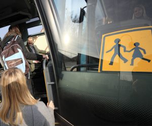 transport scolaire 300x250 - Accidents : Vivo Energy sensibilise les petits