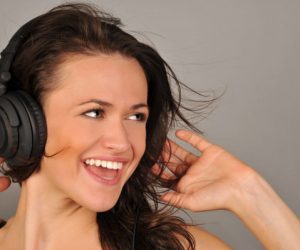 Smartphones : les casques filaires en voie de disparition? casque musique 300x250 - Smartphones : les casques filaires en voie de disparition?