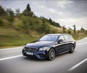 mercedes 300x250 - Automobile : le haut de gamme cartonne
