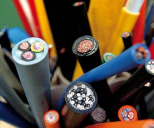 cablage 300x250 - Emplois : l’allemand Léoni de retour