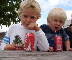 coca cola enfant 300x250 - Fini les publicités pour enfants chez Coca Cola!