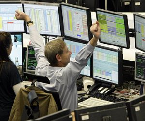 trader 300x250 - Bourse : l'AMMC verrouille l'accès aux métiers de traders et analystes financiers
