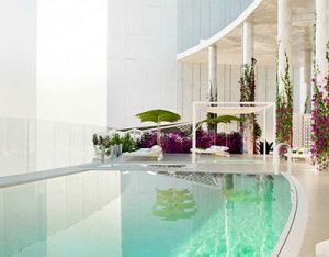 TNGCCHI gallery pool 300x234 - Hilton Hotels & Resorts inaugure son premier hôtel avec des vues panoramiques sur Tanger (PHOTOS)