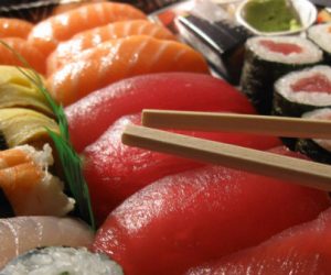 sushis 300x250 - Manger cru : du plaisir sans risque ? (Pratique)