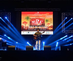 Anwar àa la guitarre.Morocco Mall 300x250 - MRE Festival faire rire Casa: Plus de 12000 personnes réunies, autour de la découverte, du partage et de la bonne humeur (PHOTOS)