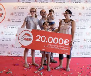Familia de Awatif Laguelil 300x250 - FRS récompense son 20 millionième passager avec 20.000 euros