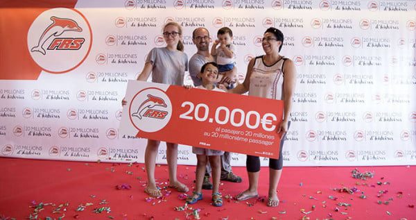 FRS récompense son 20 millionième passager avec 20.000 euros Familia de Awatif Laguelil - FRS récompense son 20 millionième passager avec 20.000 euros