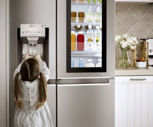 InstaView Door in Door lg  2 300x250 - Depuis soixante ans, les technologies innovantes LG influencent et façonnent le marché mondial de la cuisine pour satisfaire les besoins des consommateurs