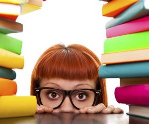 livres scolaires 300x250 - Rentrée Scolaire : de nouveaux manuels dans le pipe!