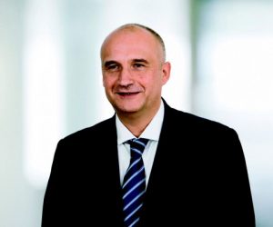 Airbus Eric Schulz Picture 300x250 - Airbus nomme Eric Schulz à la succession de John Leahy
