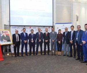 Les représentants de lAREF avec léquipe de casio lors de la conférence sur lintégration des nouvelles technologies pour lamélioration de la qualité de lenseignement des mathématiques  300x250 - Les grèves récurrentes des enseignants paralysent le domaine de l'éducation