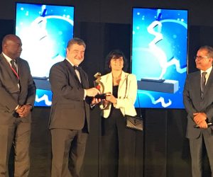 Photo remise des Prix Morocco Awards 2017 300x250 - MOROCCO AWARDS 2017 ... LA BANQUE POPULAIRE DOUBLEMENT PRIMEE