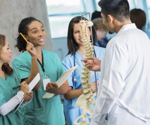 medecine formation 300x250 - Formation : une faculté de médecine à Laâyoune!