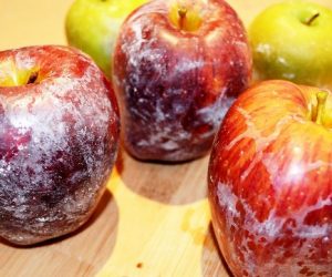 pomme cire 300x250 - Pommes enrobées de cire : quel danger?
