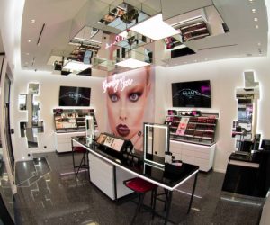 AZZ6013 2 300x250 - GLAM’S MAKE UP ouvre sa première boutique au Maroc