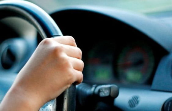 garcon au volant – Consonews - Premier site consommation au Maroc