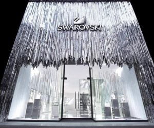 swarovski boutique 300x250 - Swarovski : une histoire haute en cristaux!