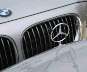 bmw mercedes 300x250 - Au Maroc, Mercedes incarne toujours le luxe