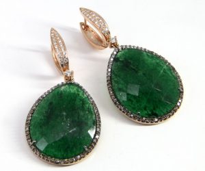 Boucles doreilles Jade Prix 23000Dsh 169carats diamants 12Gr dor 1 300x250 - Taj Joaillerie inaugure un nouveau showroom à Casablanca