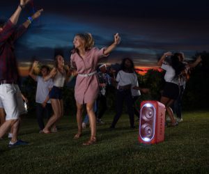 GTK XB60 outdoor red Large 300x250 - Les enceintes EXTRA BASS de Sony, pour une fête plus puissante où vous voulez