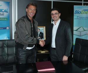 HERVE RENARD et JALIL SKALI Directeur Général de la Société Uni Confort Maroc DOLIDOL. 300x250 - Partenariat entre DOLIDOL et Hervé RENARD