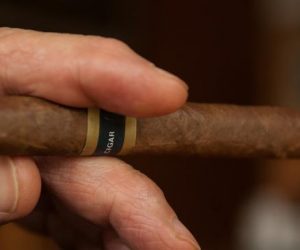 cigare 300x250 - Tabac : bientôt du cigare made in morocco!