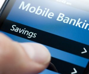 mobile banking 300x250 - Inédit! Un compte bancaire piraté via application mobile!