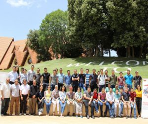 Photo de groupe 300x250 - La fondation Attijariwafa bank soutient les étudiants des classes préparatoires scientifiques