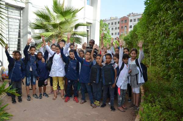 Fondation Noufissa Pharma 5 Opé Cartables à Sidi Moumen 20.09 61 - Opération de distribution de cartables avec fournitures scolaires de la fondation Noufissa Pharma 5 et le centre culturel Les Etoiles de Sidi Moumen