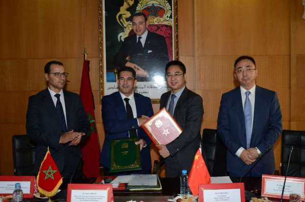 Ph 1 Huawei et Le Ministère de l’Education - Huawei et Le Ministère de l’Education signent un partenariat pour le développement des compétences TIC pour les Universités et Professionnels