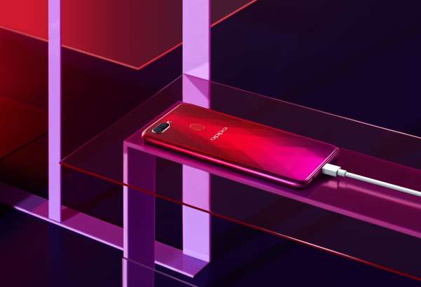 image8 - Le OPPO F9 révolutionne la série F grâce au VOOC Flash charge et à son design dégradé de couleurs