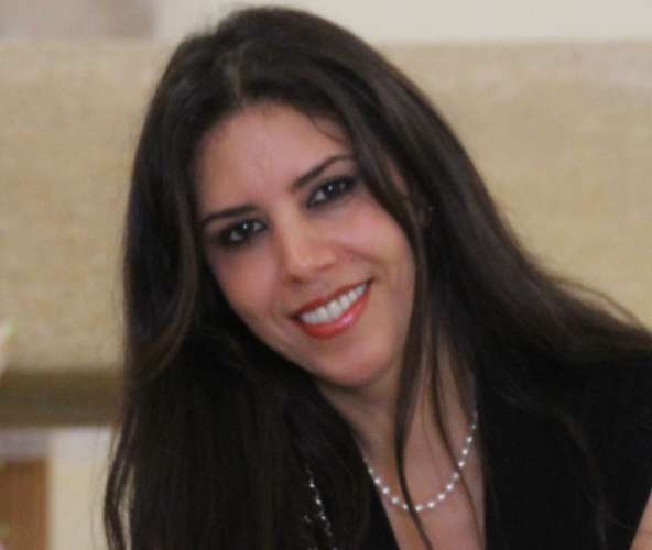 Photo de profi3 - l'Artiste marocaine ILHAM LARAKI au salon d'automne de paris, persiste et signe