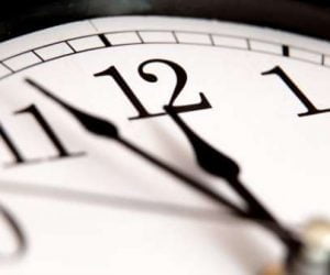 horloge 300x250 - L'heure d'été devient l'heure officielle au Maroc!