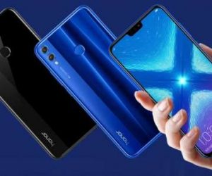 8X 2 300x250 - Honor est officiellement au Maroc