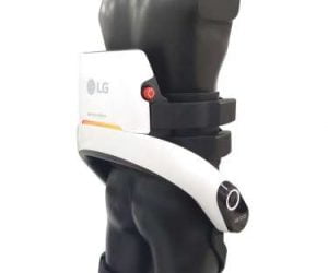 LG CLOi SuitBot 001 300x250 - DES ROBOTS DE SERVICE INTELLIGENTS, UNE NOUVELLE DIRECTION POUR LG