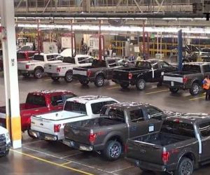 2015 ford f 150 dearborn rouge plant 300x250 - Ford rappelle environ 1,5 million de pickups F-150