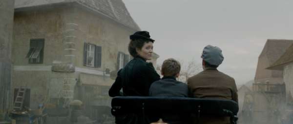 1920 19c0177 010 660630 - Mercedes-Benz célèbre la journée internationale des femmes en rendant hommage à Bertha Benz