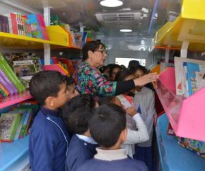 BIBLIOBUS INSIDE 300x250 - La Fondation Renault Maroc initie le Bibliobus