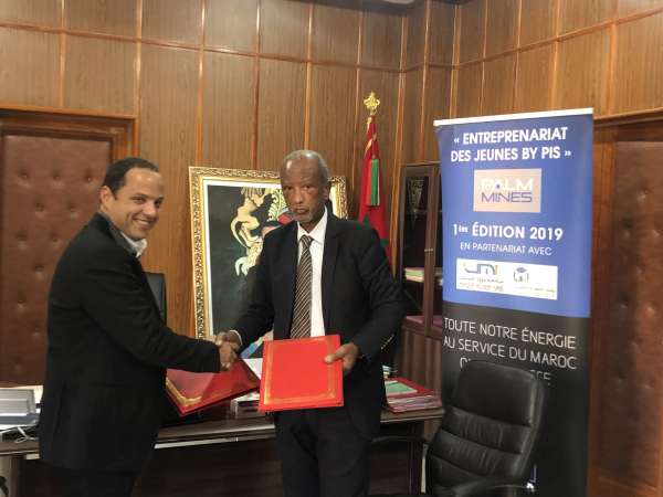 Poignée de main de g. à d. M. Hassan Tazi DG Palmines M. Moulay Brahim Sedra Doyen de la FSTE - PALMERAIE INDUSTRIES & SERVICES LANCE « SPIN-OFF BY PIS »