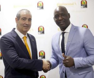 Jon Ander Garcia Continental and Anthony Baffoe Deputy General Secretary CAF 300x250 - CONTINENTAL DEVIENT LE SPONSOR OFFICIEL PNEUMATIQUES DE LA CAN