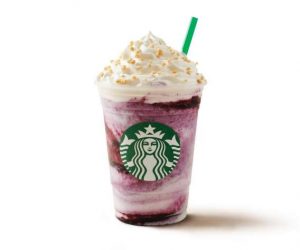 SUM2 18 BlueberryCheesecakeFrapp 1 300x250 - Starbucks lance les Cheesecake Frappuccinos pour une durée limitée