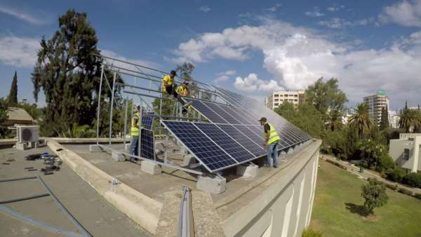 M. Mezzour inaugure l’extension d’une usine d’emballages photovoltaïque sur le toit de l’Institut français de Meknès - M. Mezzour inaugure l’extension d’une usine d’emballages