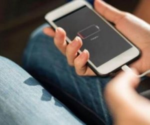 telephone chargeur batterie 300x250 - Chargeurs de portables: le ministère de l'industrie refoule 300 000 unités non conformes